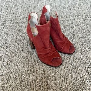 Kristin Cavallari heels, size 5, reddish color. Never been worn.